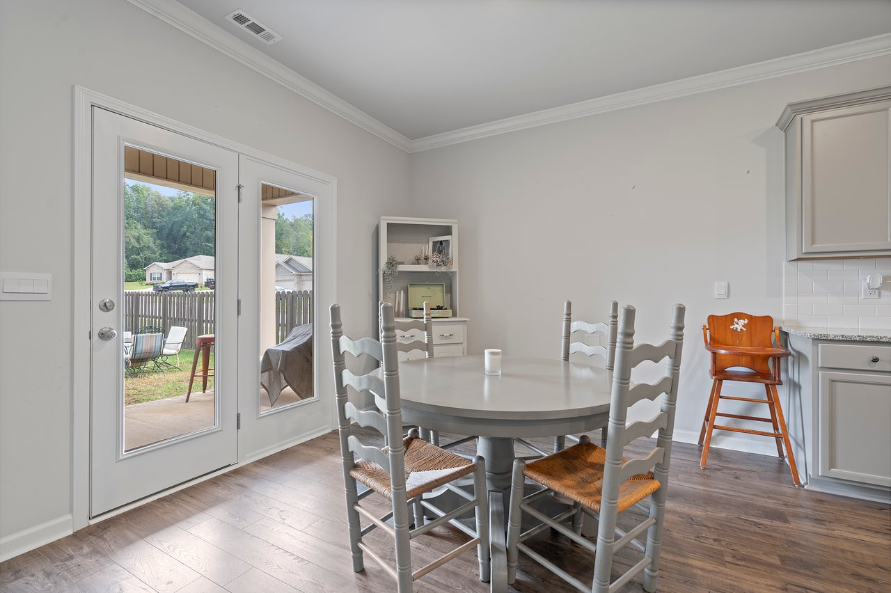 4 BEDROOMS!! Open floor plan and Fenced in back yard!!