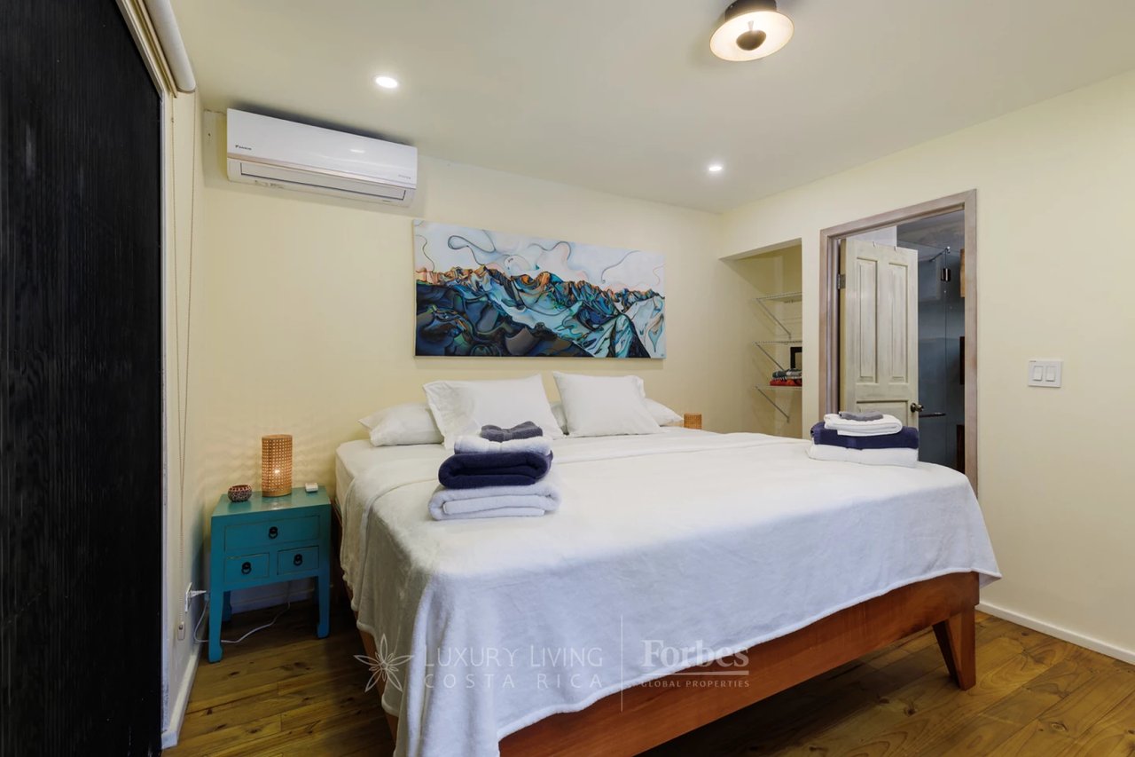 20391 - Property near the beach with hotel or private home potential