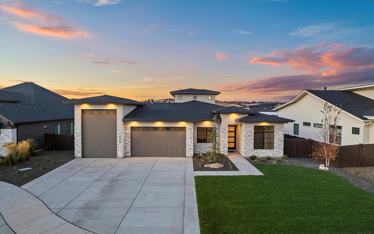 Modern Craftsman at the Base of the Star Foothills