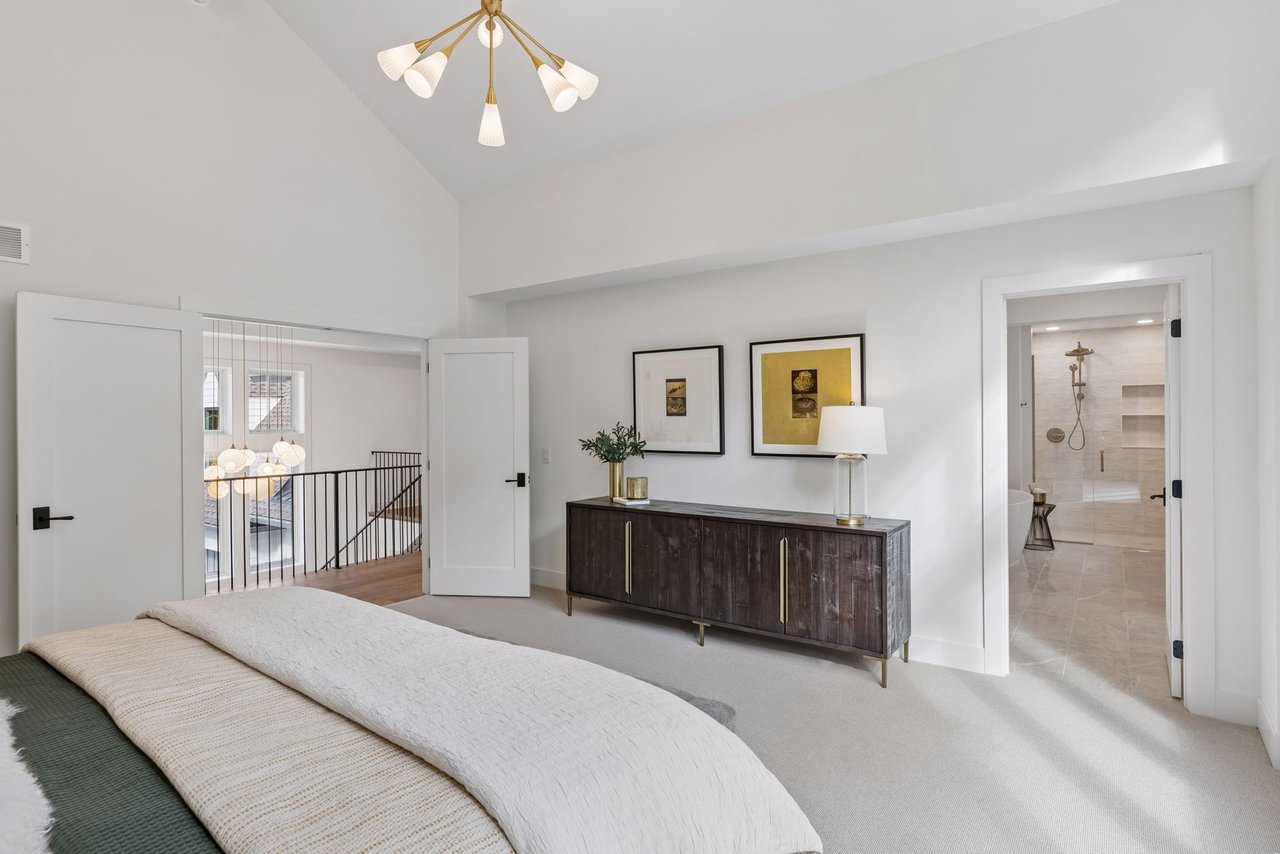 4909 Rolling Green Pkwy, Edina