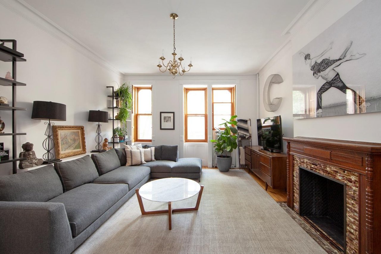 37 W 95th St