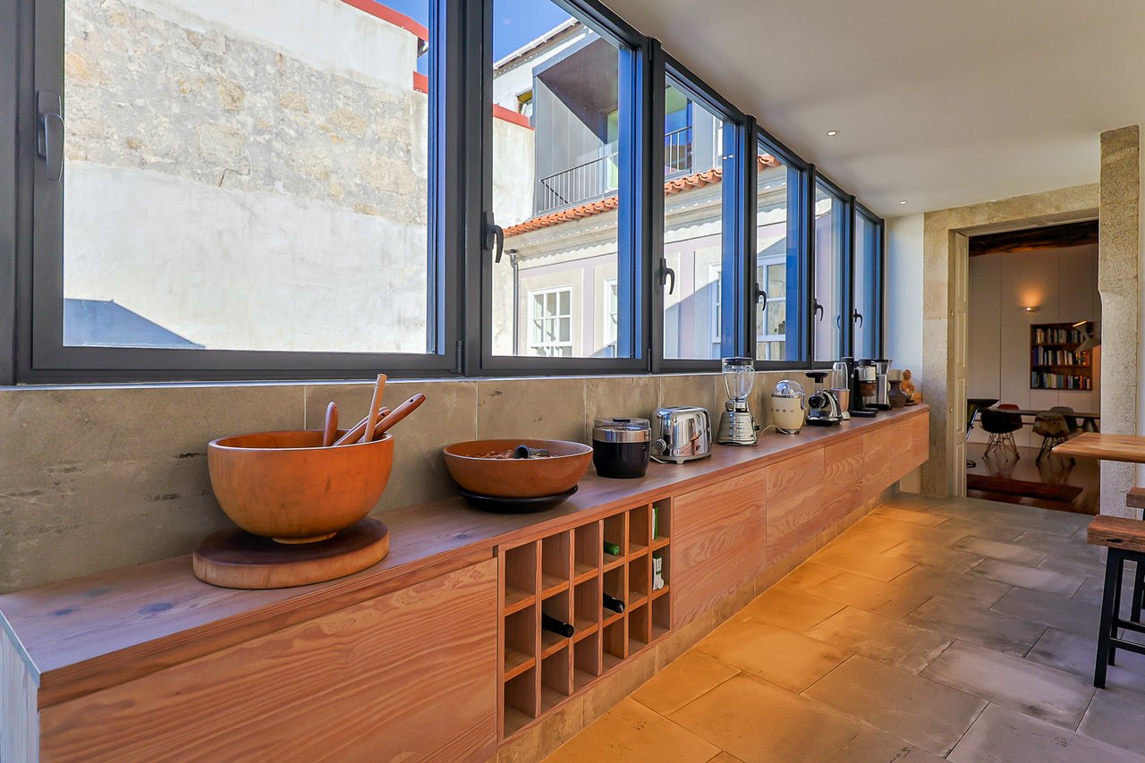 Elegant Two-Bedroom Loft with Garden in Historic Downtown Porto