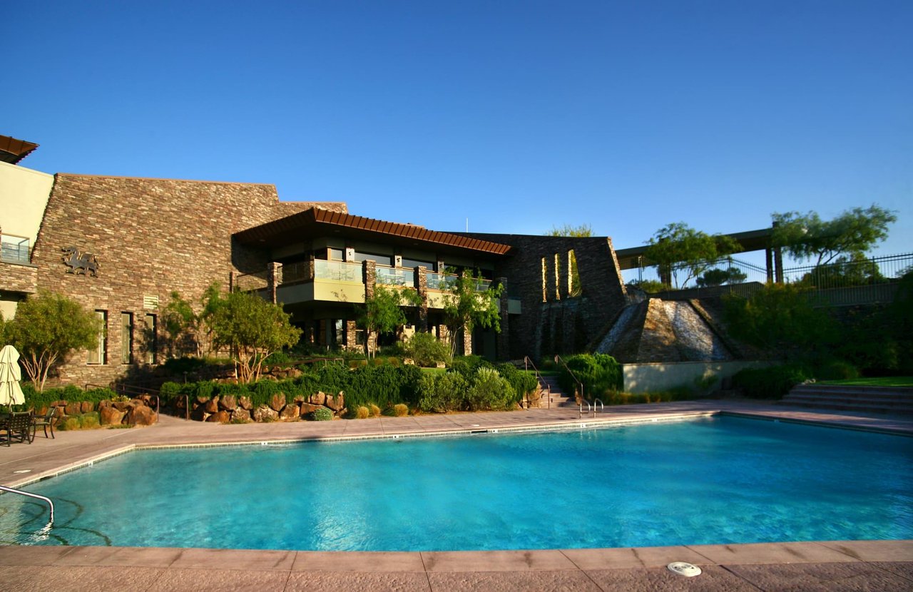 🏠 Architectural And Interior Design Trends In MacDonald Highlands