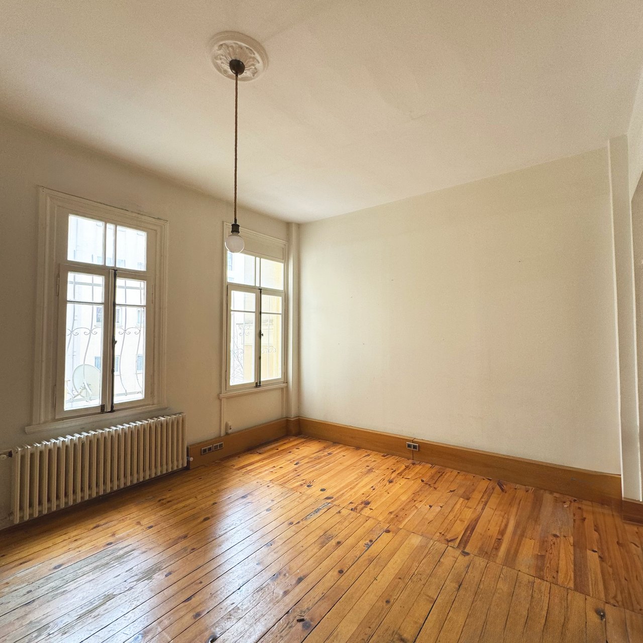 A 3+2 Cihangir flat in a Historical Apartment in Istanbul