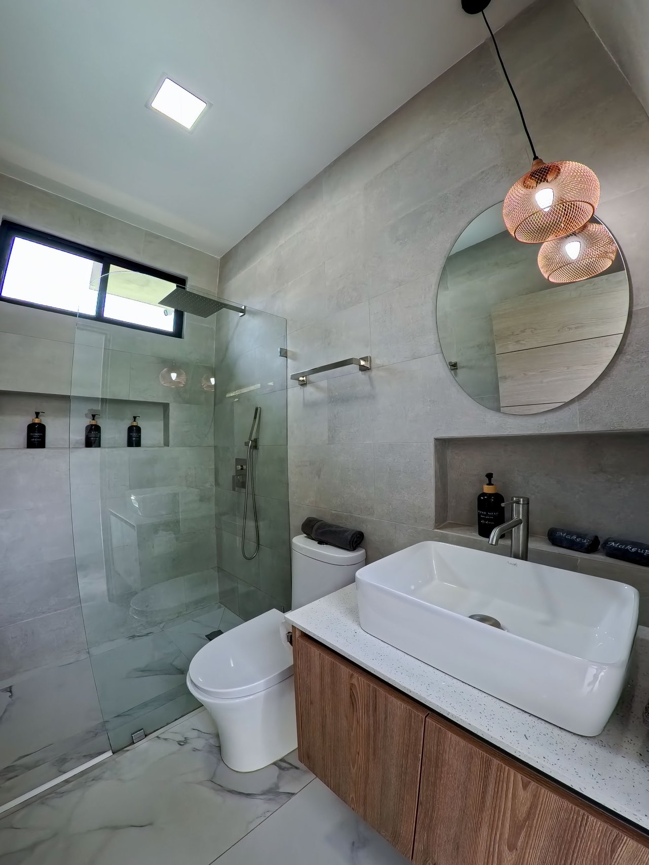 Great Location Brand New Pool House