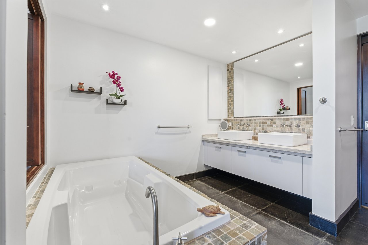 La Perla 113 | Boutique Luxury Condo in the Heart of Tamarindo