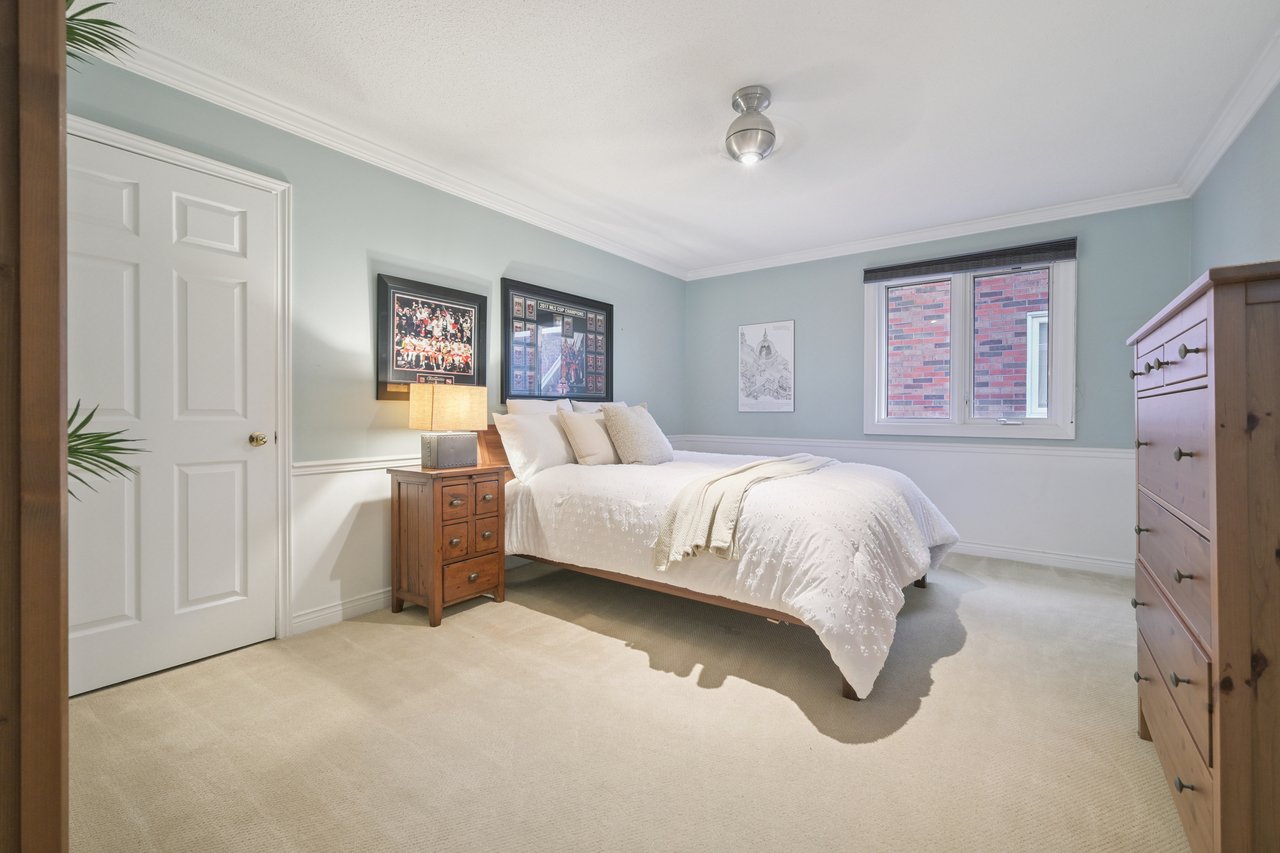 Prestigious Glen Abbey living with a backyard made for summer