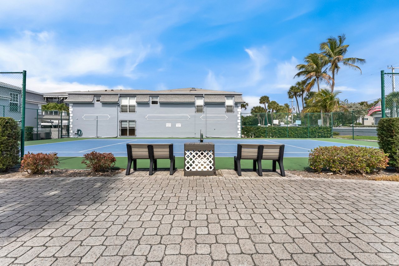 1194 Hillsboro Mile, Unit 72