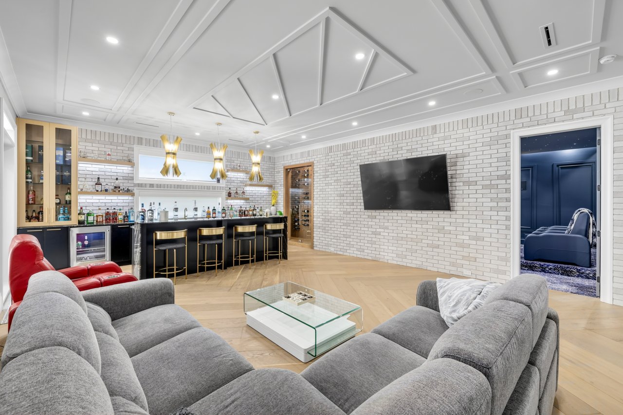 2.5 Acre Luxury Estate