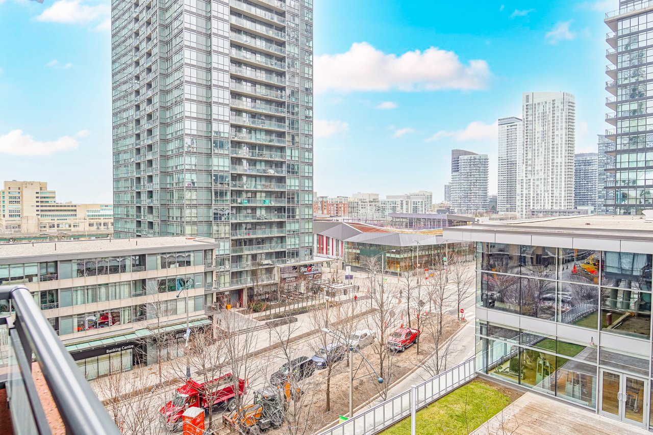 4K Spadina Ave 621