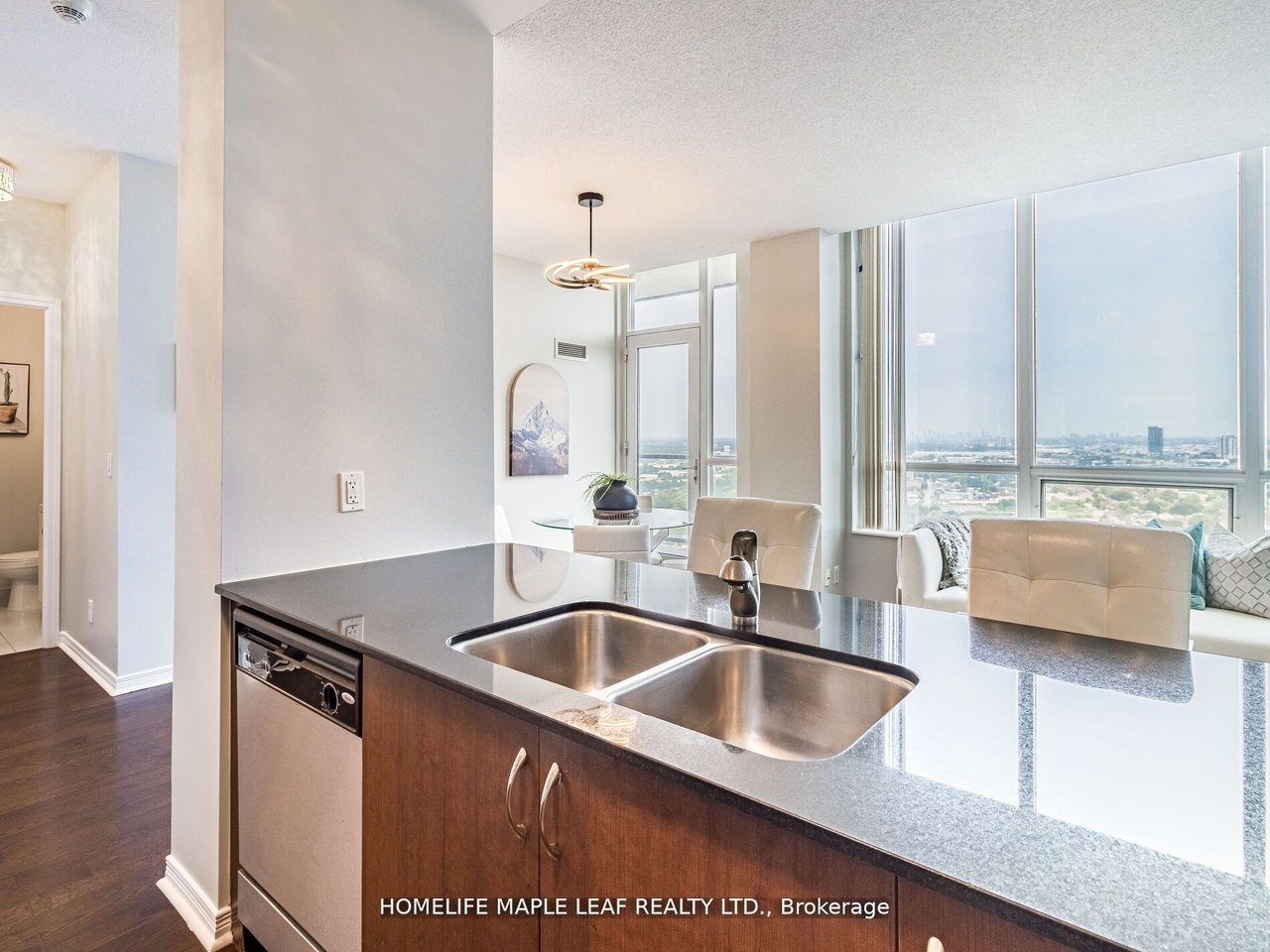 LAKESHORE PENTHOUSE