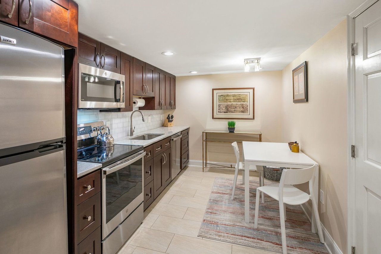 3323 Reservoir Rd NW