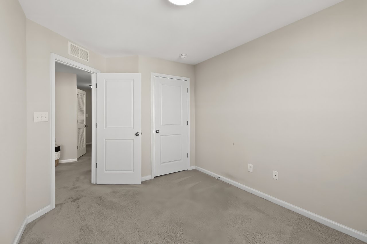 905 Chalmers Lane