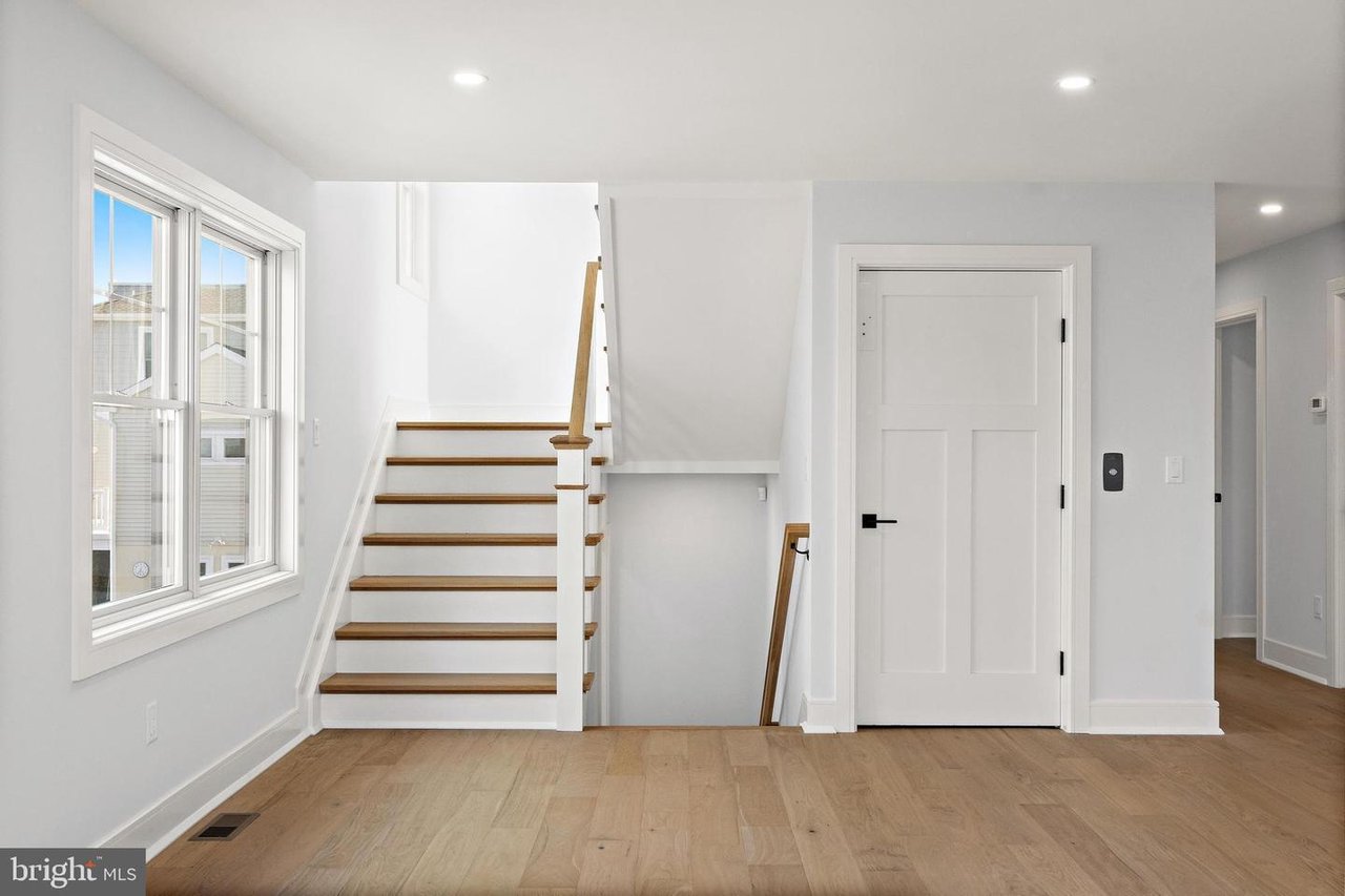 	352 N 5th St, Surf City Boro, NJ 08008