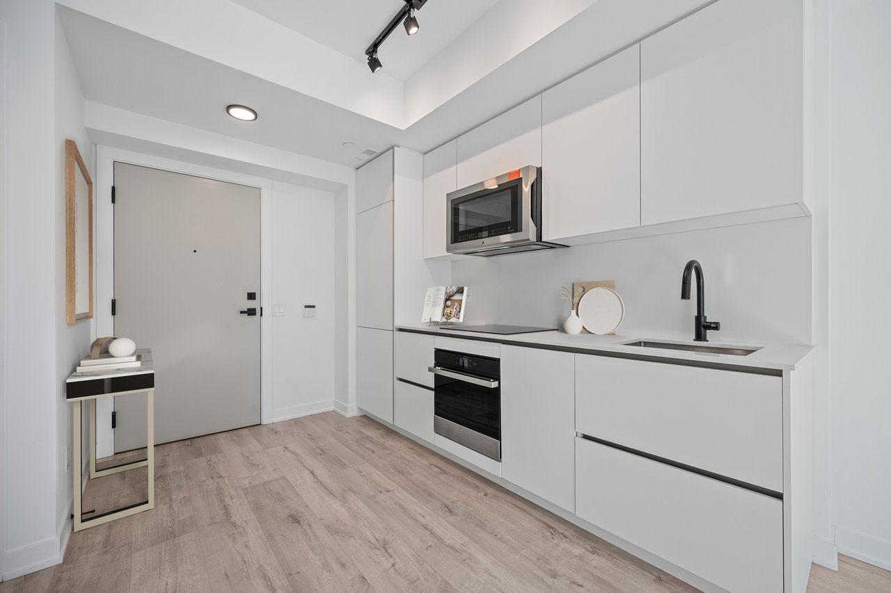 327 King Street W #1604