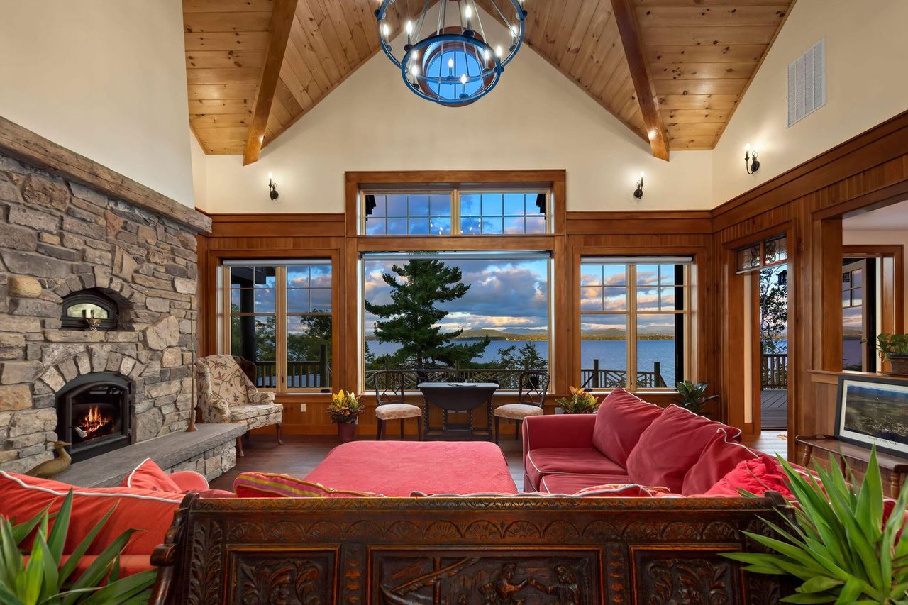 2226 Lake Shore Road