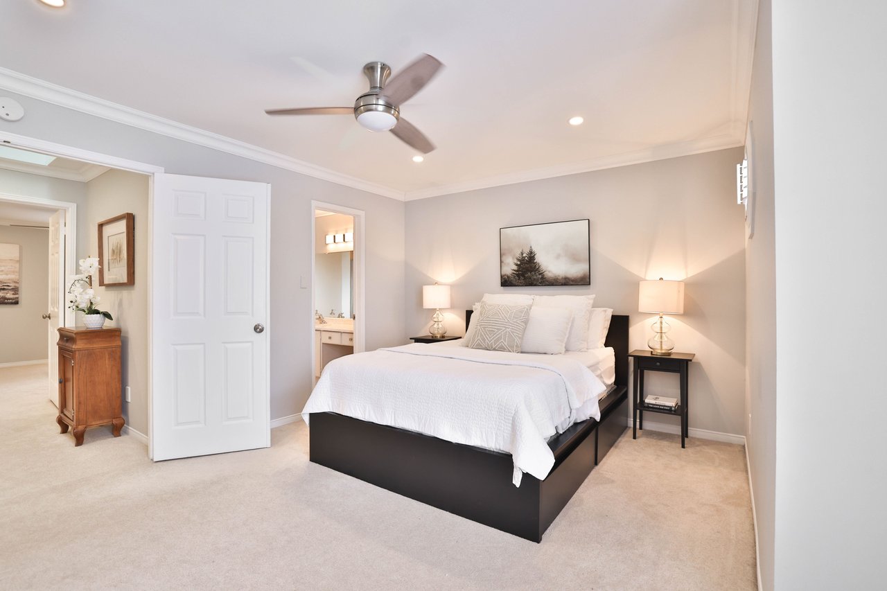 5255 Lakeshore Road 7