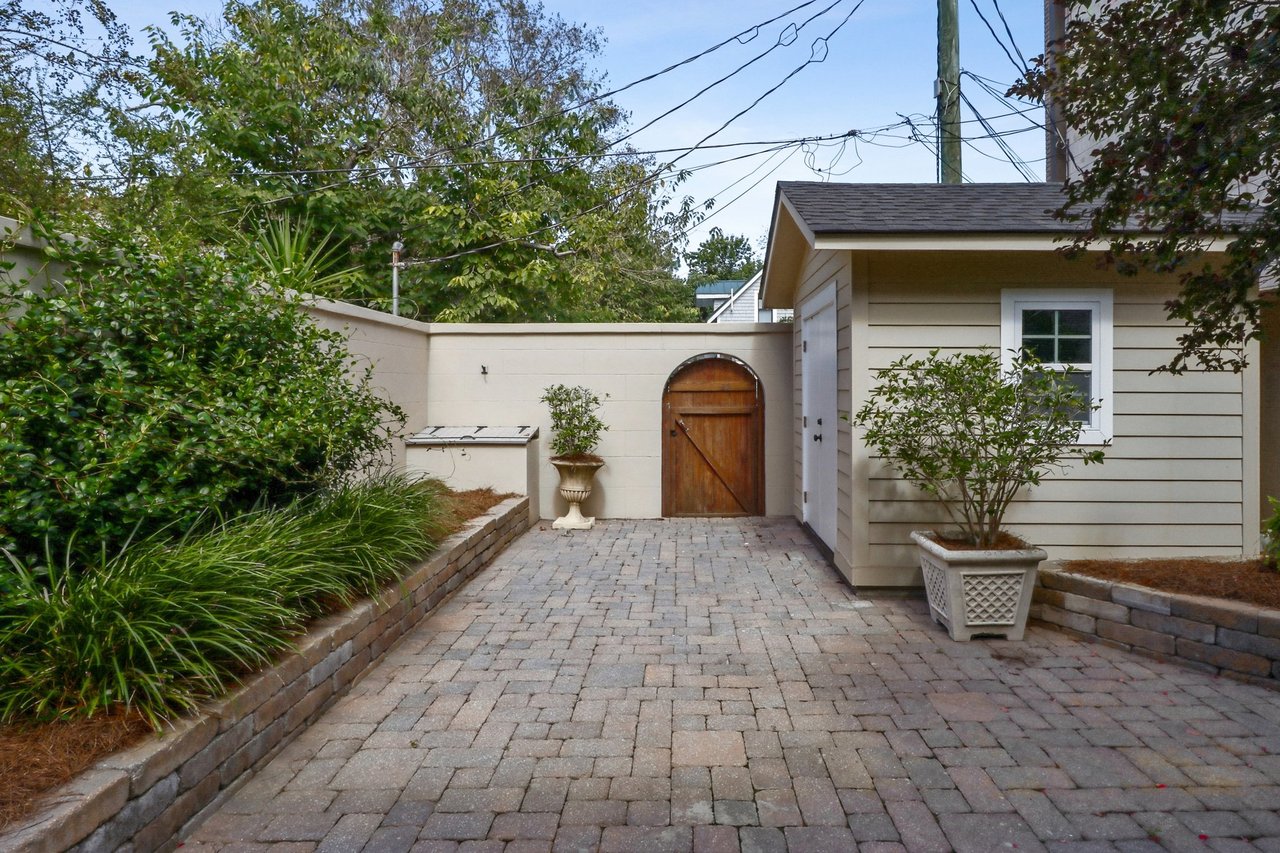 212 West Huntingdon Street