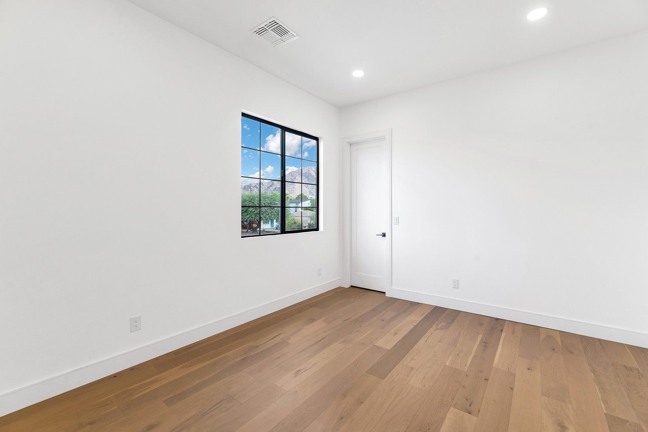 4244 N 45TH Place