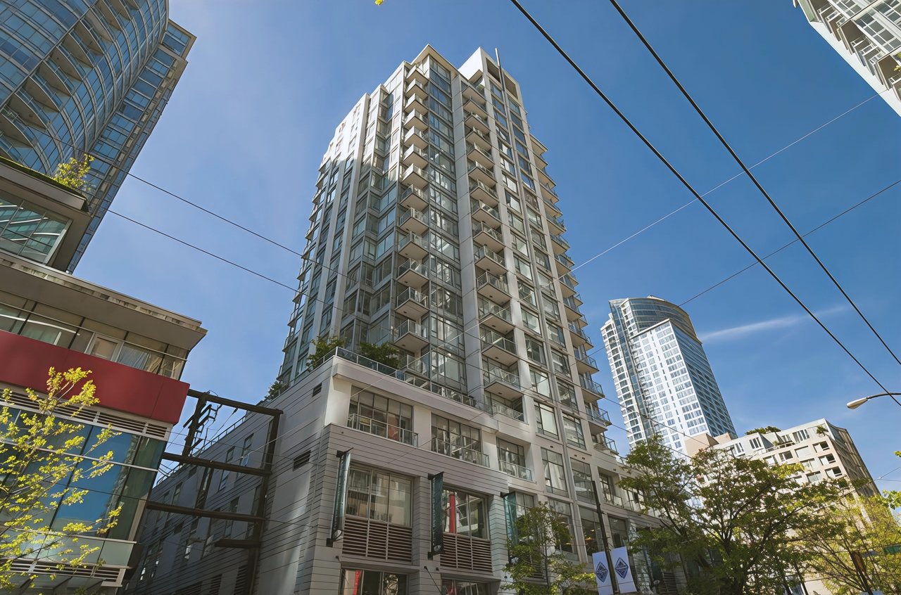 480 Robson St, #1007