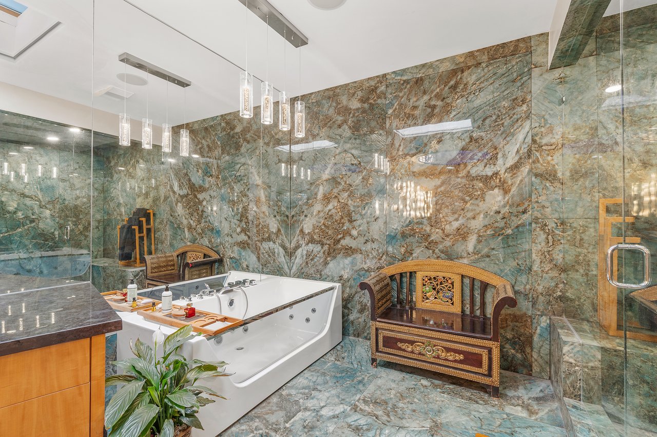 5905 N ECHO CANYON Lane