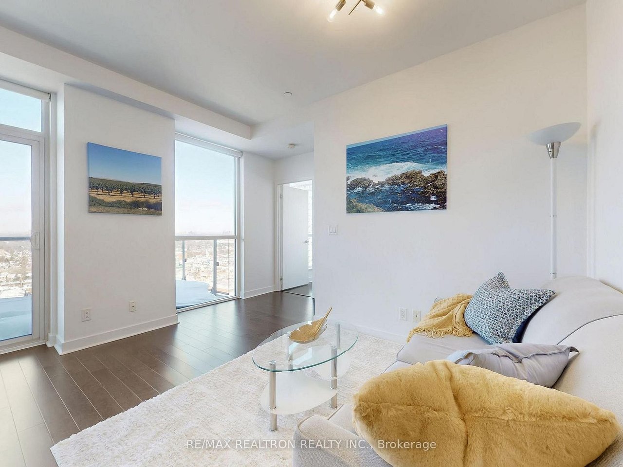 PENTHOUSE ON ENGLINGTON CROSSTOWN LRT