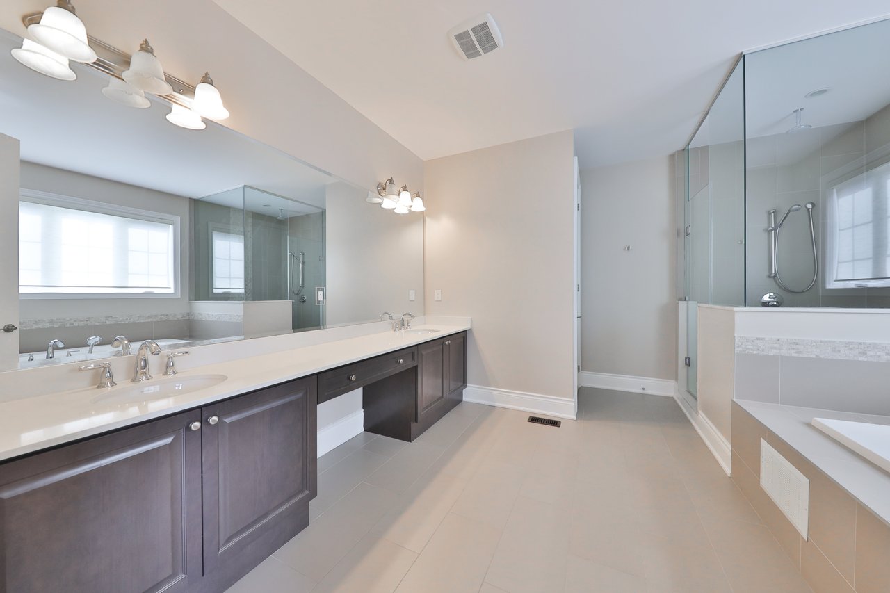 2163 Vineland Crescent, Oakville