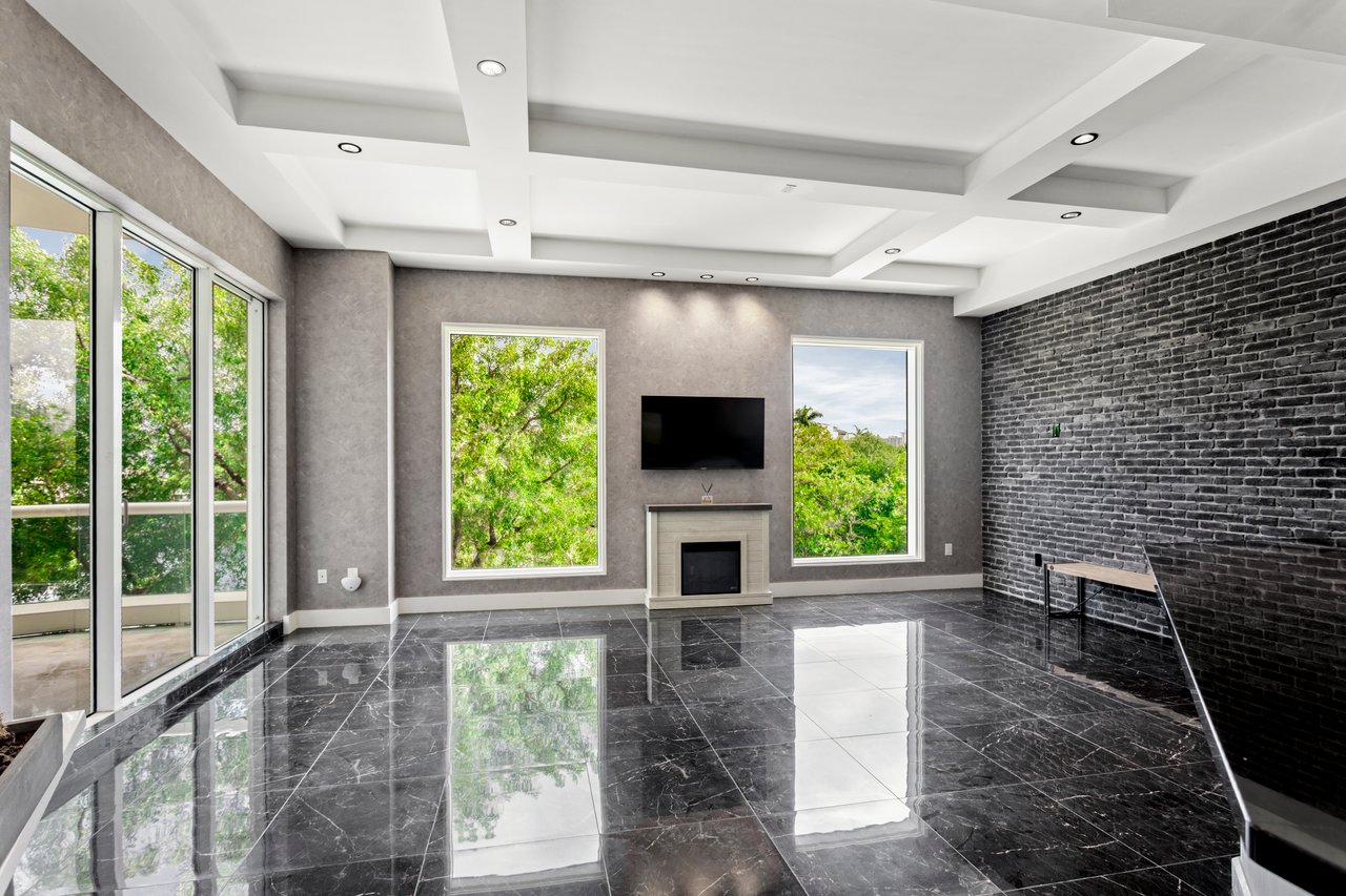 6000 Island Blvd # 203