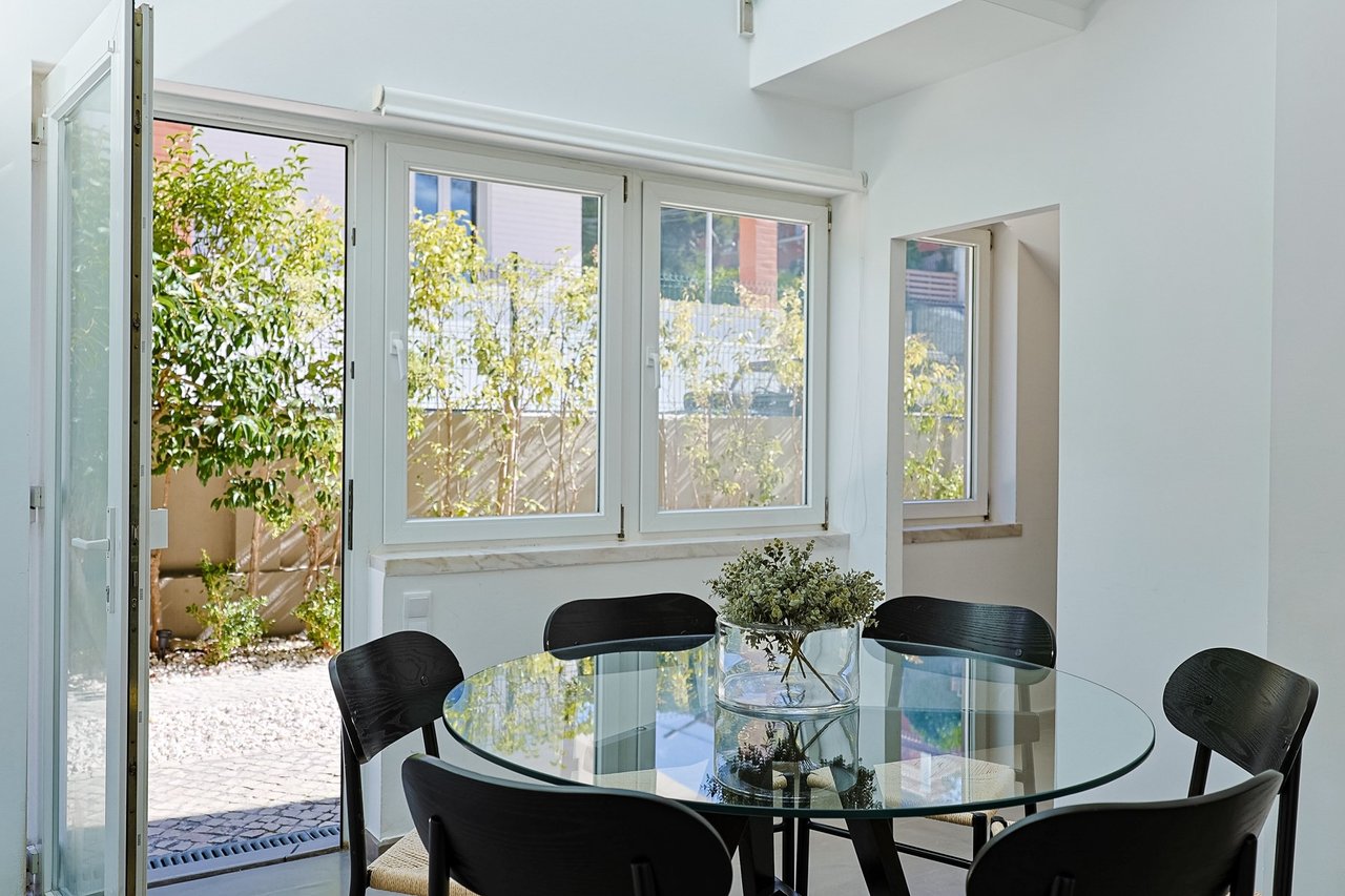 Stylish Renovated 5-Bedroom Villa with Pool in Monte Estoril’s Prestigious Avenida de Portugal