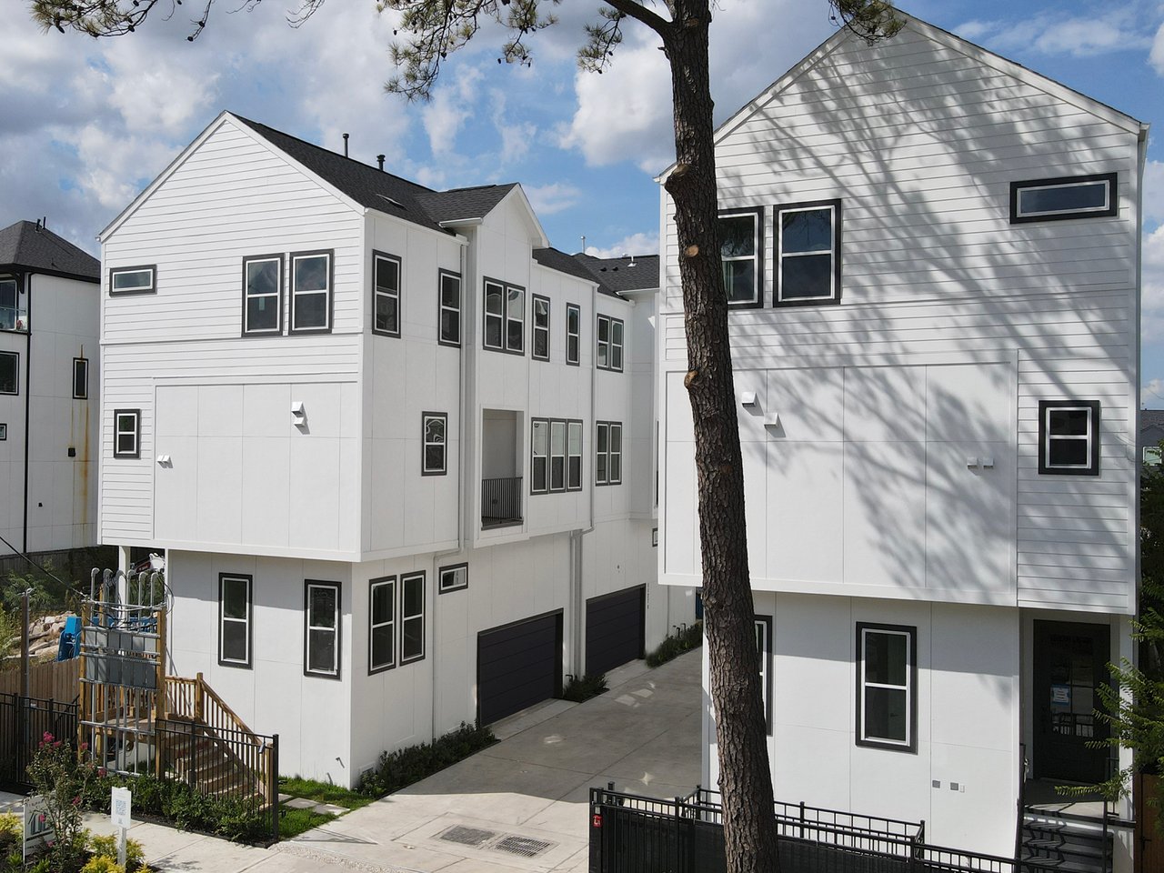 1127 WEST 16TH STREET
