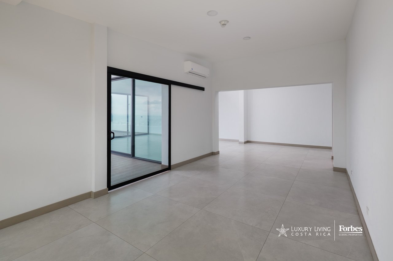 21469 - Contemporary penthouse for sale, spacious rooms and terraces