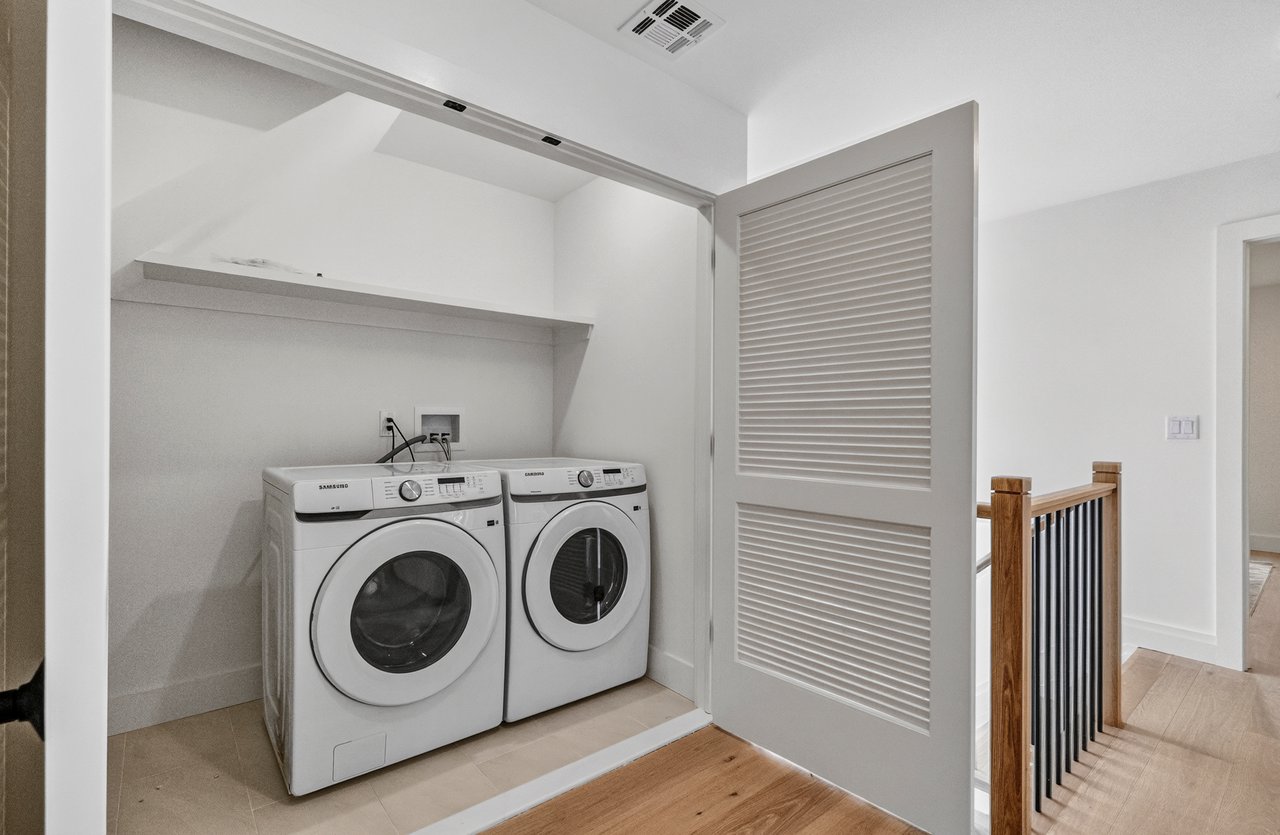 887 Linden Ave, Ridgefield, NJ 07657