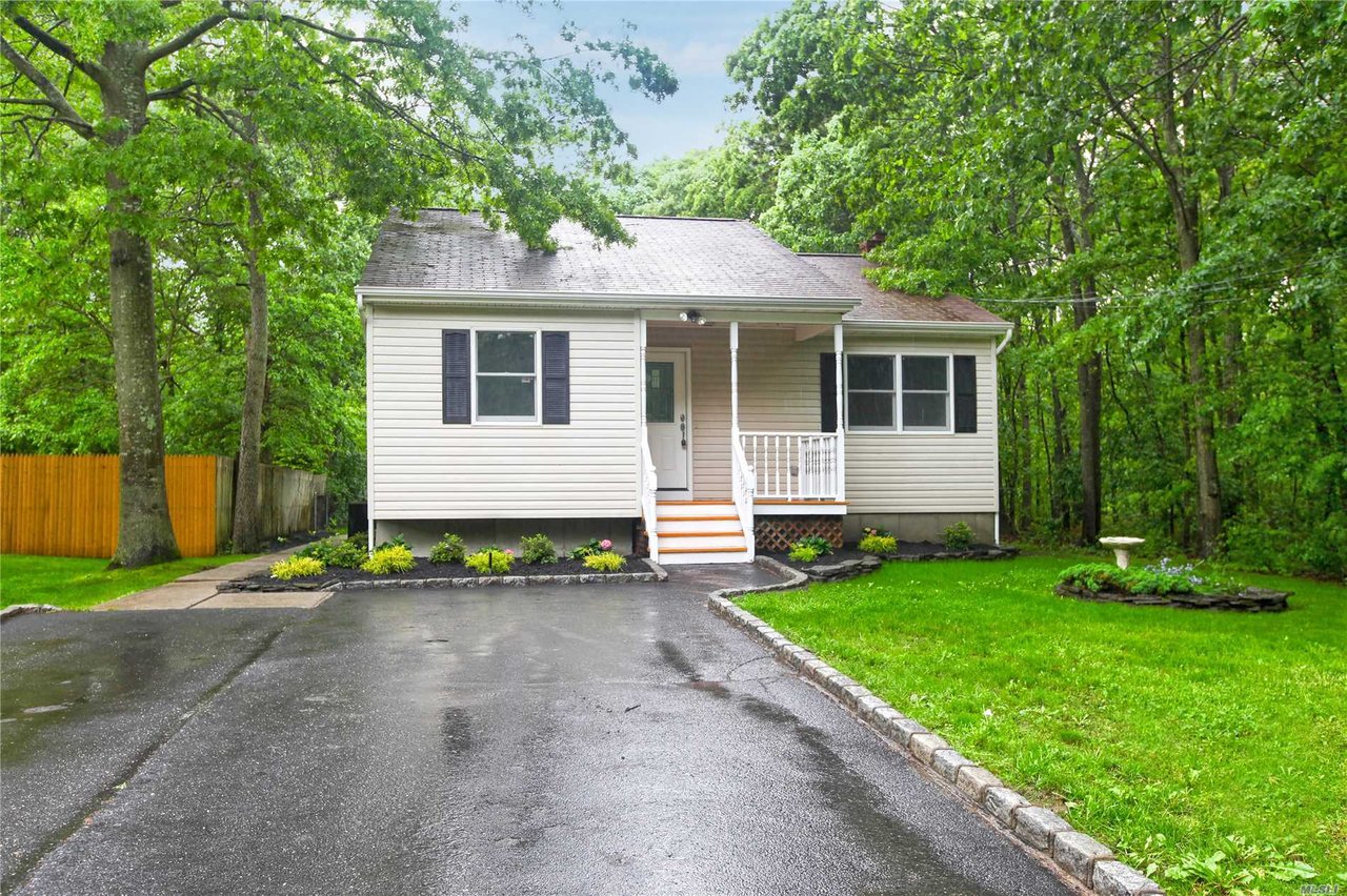 147 E Carlton Drive