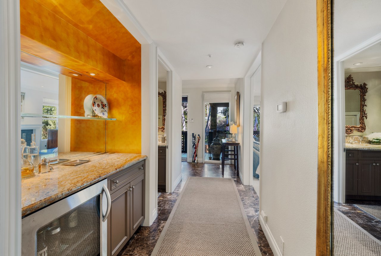 Luxurious End Unit in Point Tiburon