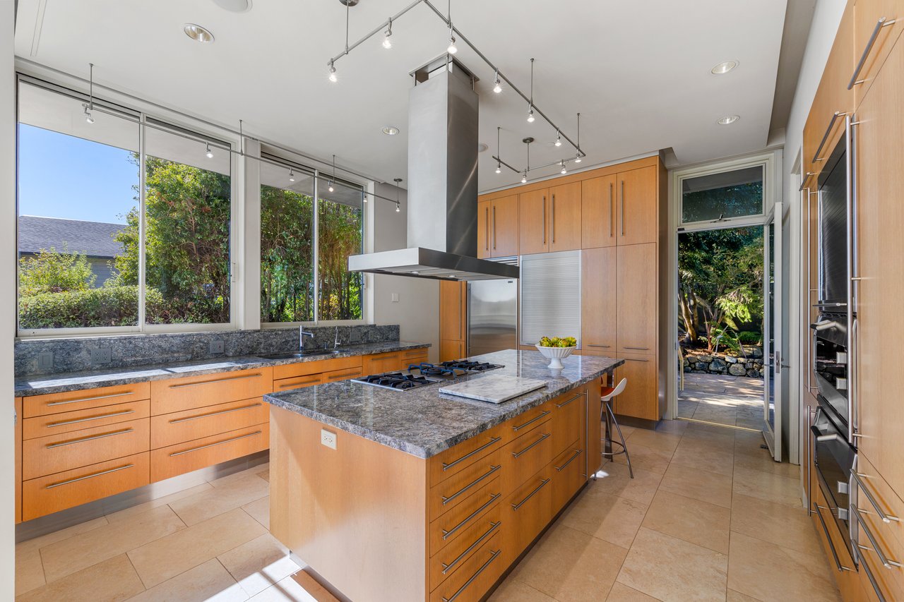 Dramatic Contemporary Architecture and Golden Gate Bridge Views