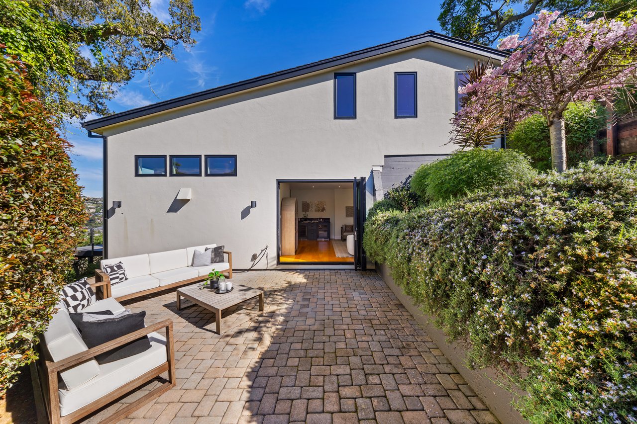 Contemporary Gem on Belvedere Island