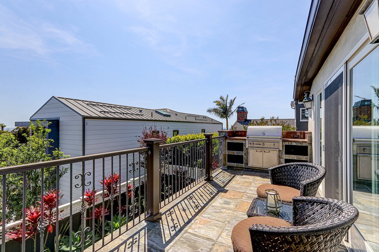 Hill Section View Home
