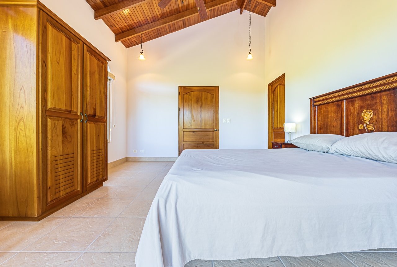 Elegant 3 Bedroom + Office Jungle Home in Puesta Del Sol, Ojochal