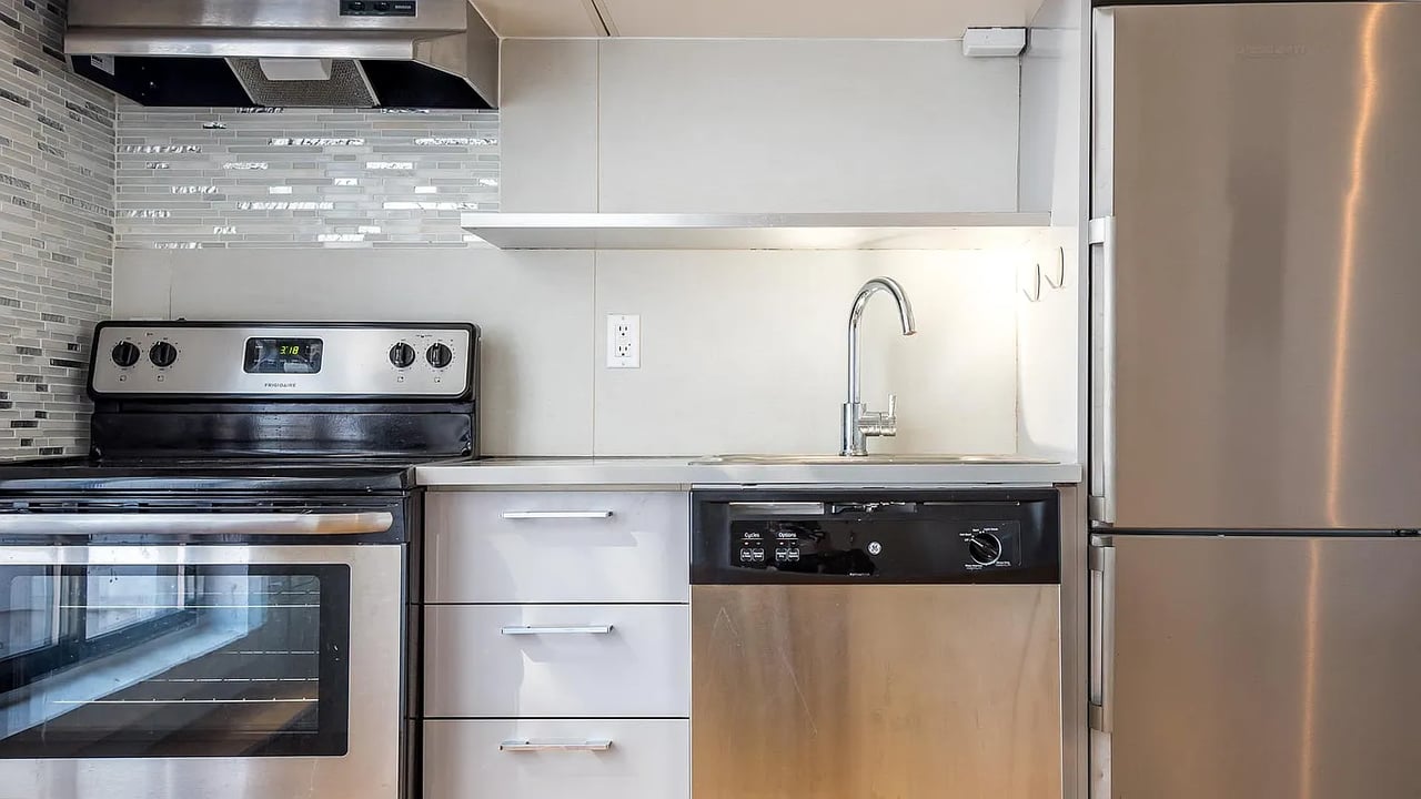 100 Dupont St 4A