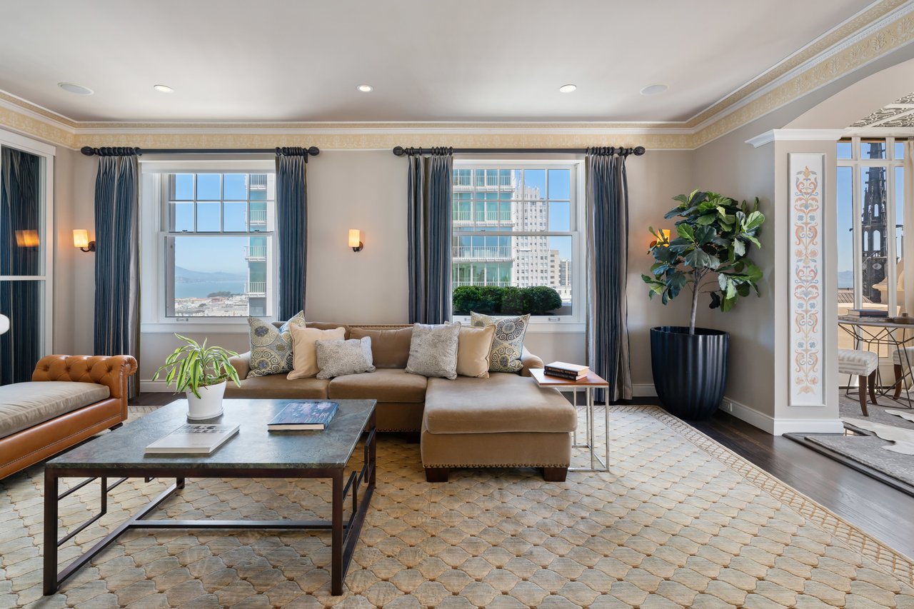 High-Floor Terrace Views Atop Nob Hill