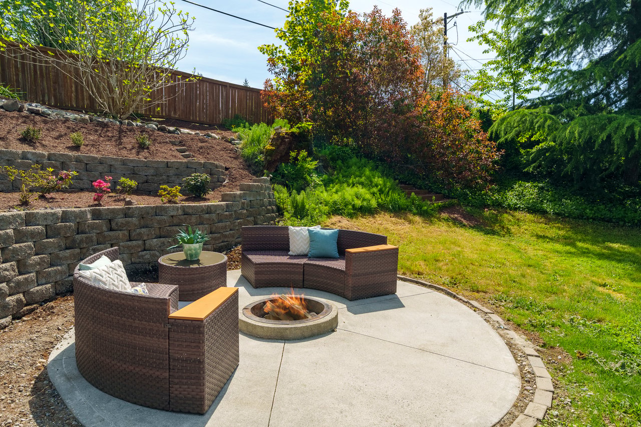 Expansive Lynnwood Living