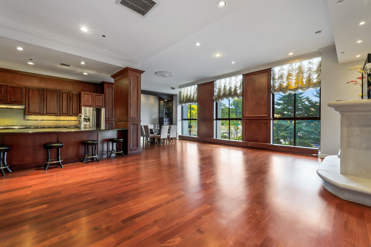 310 S Michigan Ave Unit 202