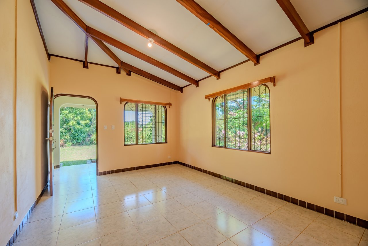 Vista Serena, beautiful House surrounded by nature in Villa Nueva de Quepos