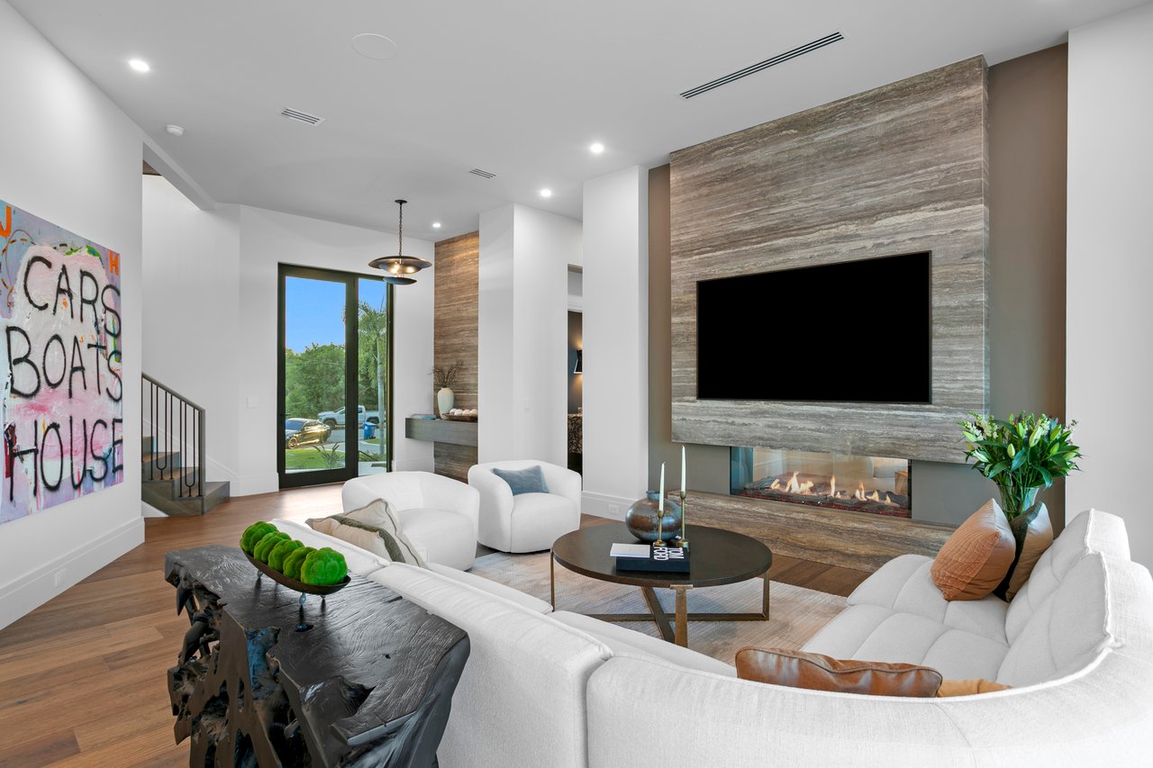 1075 31st Terrace NE