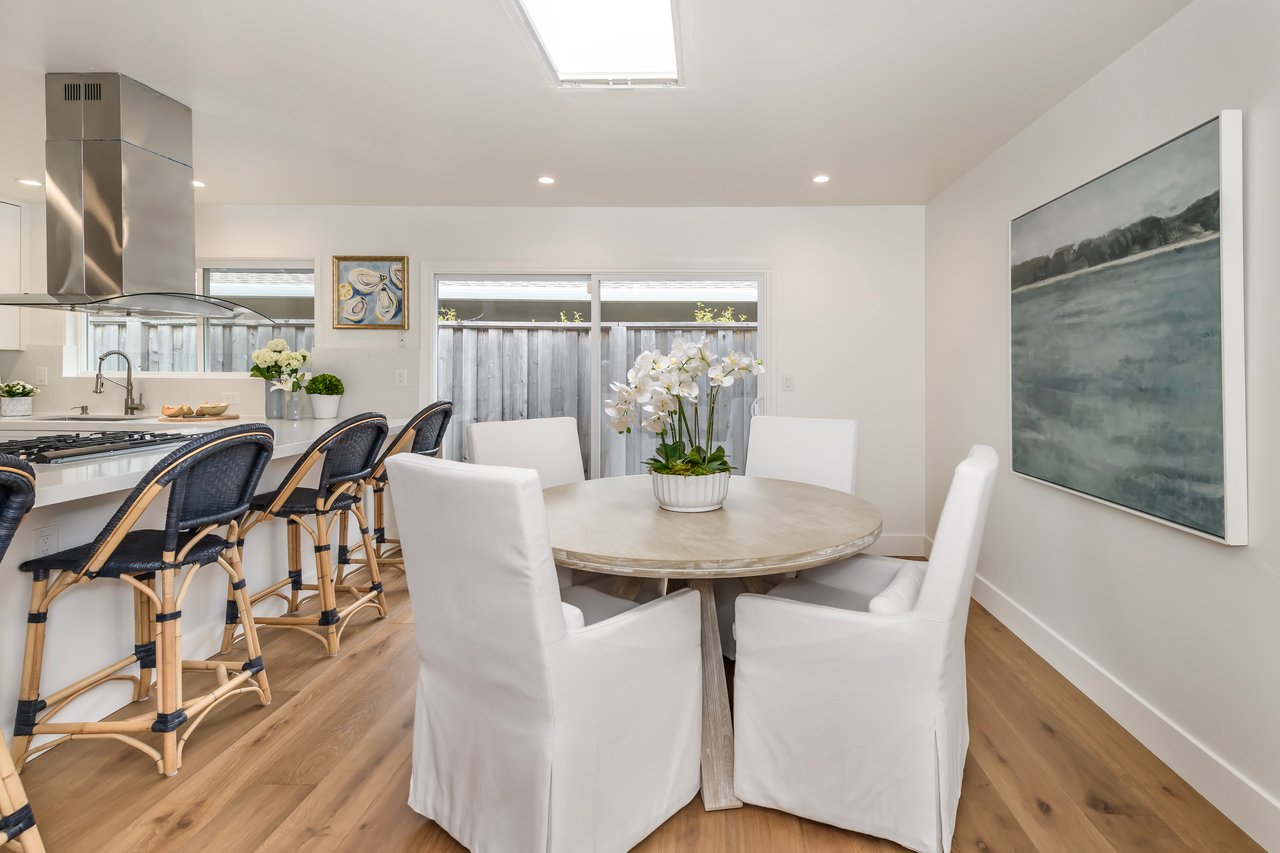 Refined Single-Level Waterfront Retreat