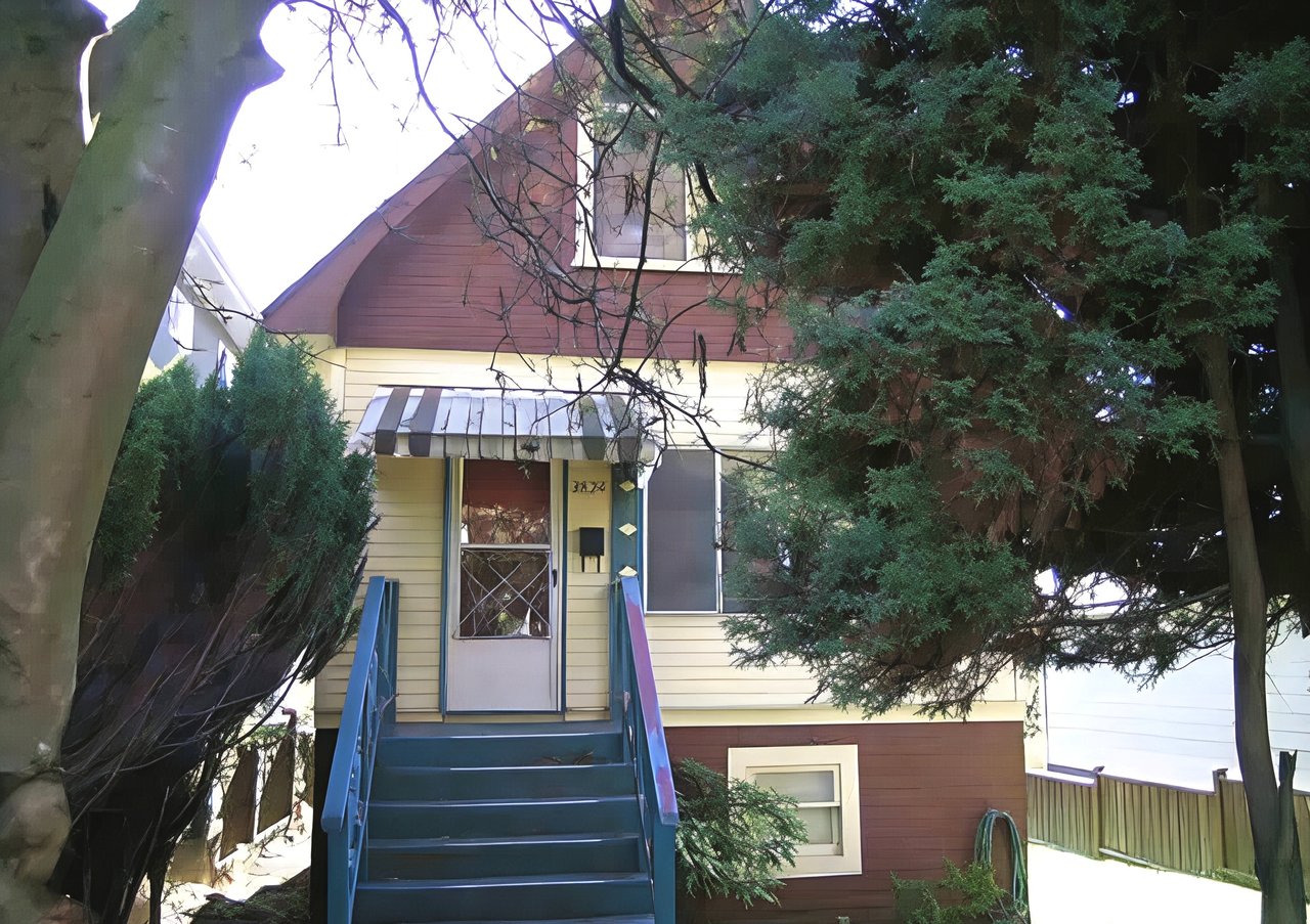 3824 Parker St