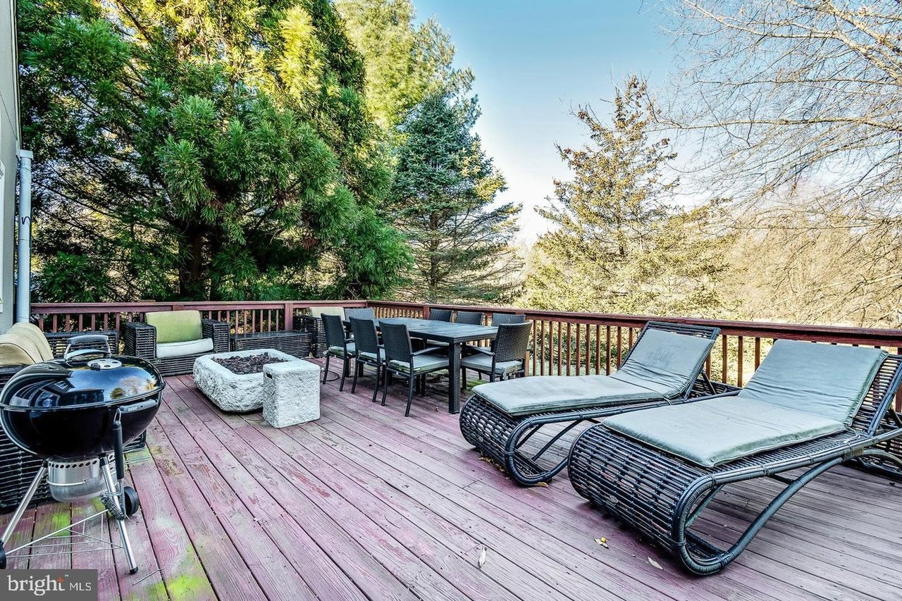 105 Laurier Pl
