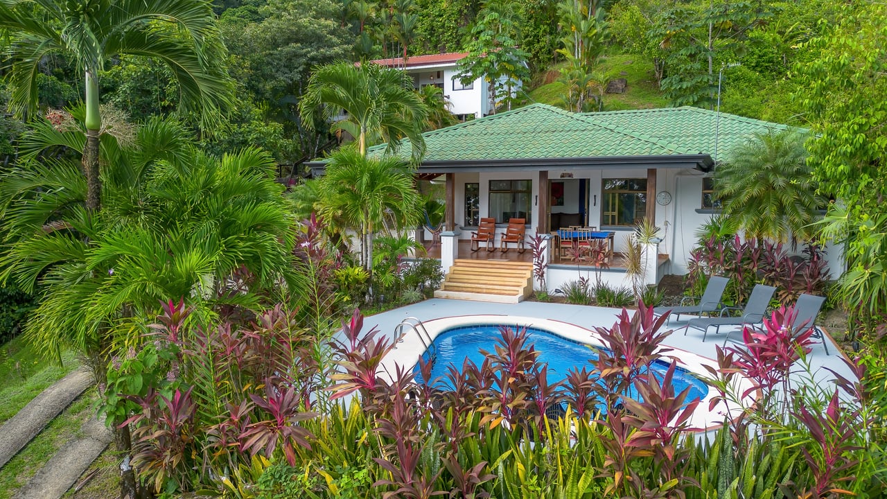 Two Ocean View Homes in Exclusive Marina Vista, Escaleras