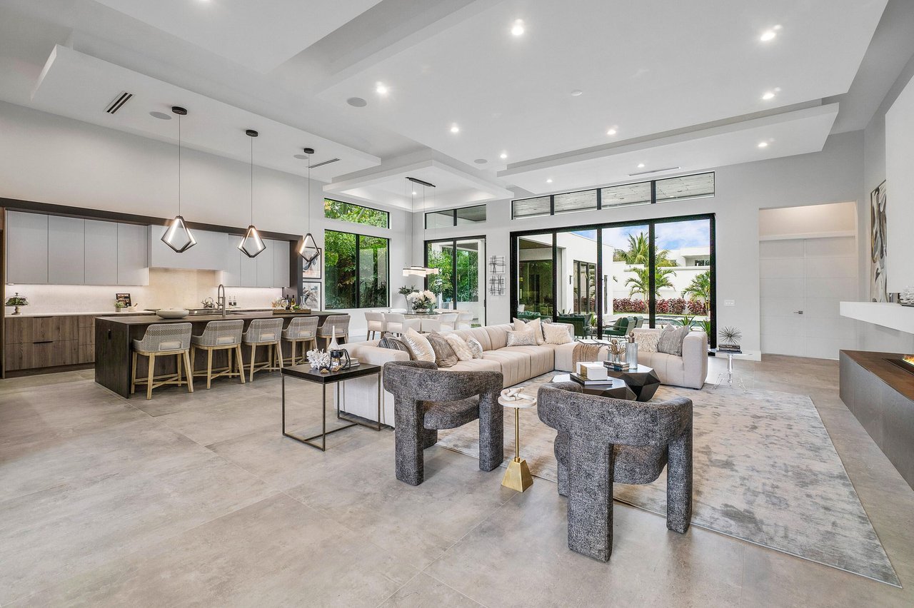 17 NW 15th St