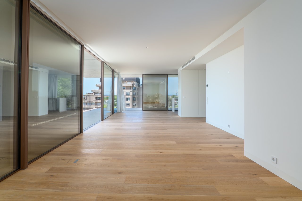 3-Bedroom Apartment with Panoramic Ocean & River Views in the iconic Foz do Douro's New Landmark - Miramar Tower 